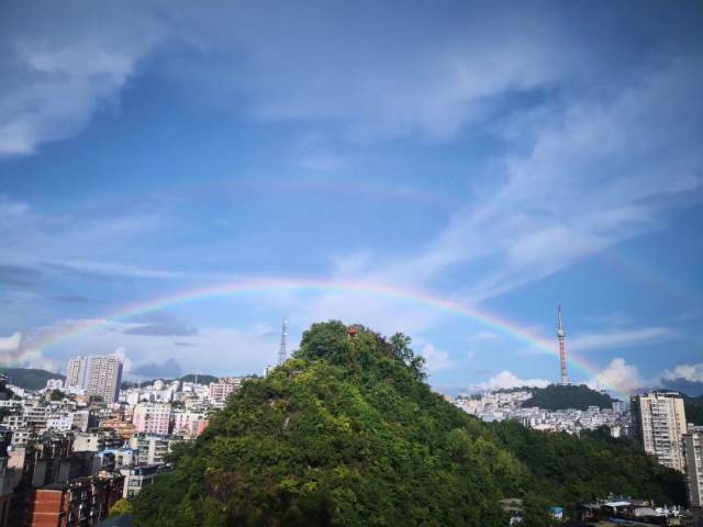 双彩虹高挂贵阳上空,朋友圈都忙坏了!