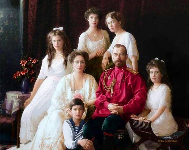 (尼古拉二世一家 三,1918年7月16日沙皇尼古拉二世全家七口被集体