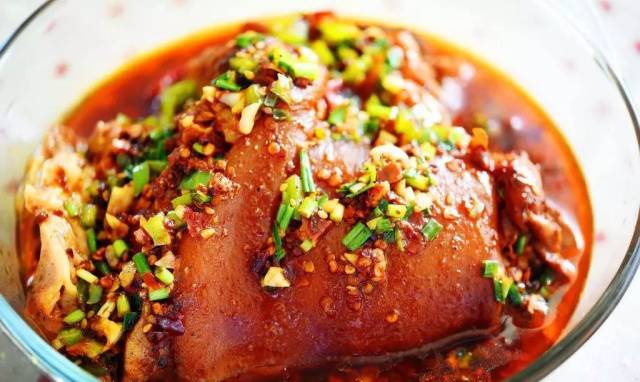 舌尖上的古镇—焦皮肘子