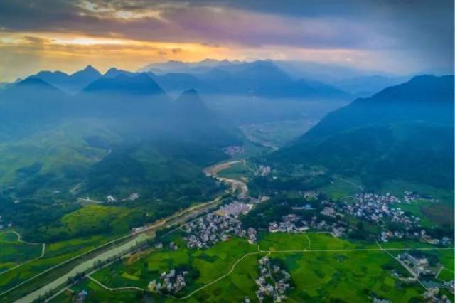 摄影:房翔龙 如斯绝美的小镇 便是位于清远 连南的寨岗镇 最美村落