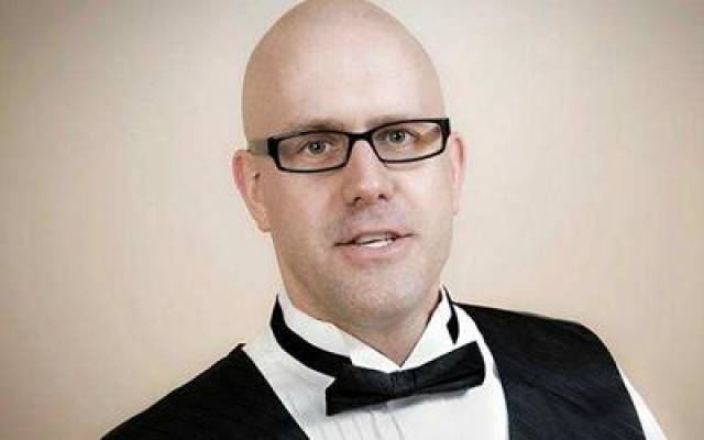 三,耳朵高耸的男人