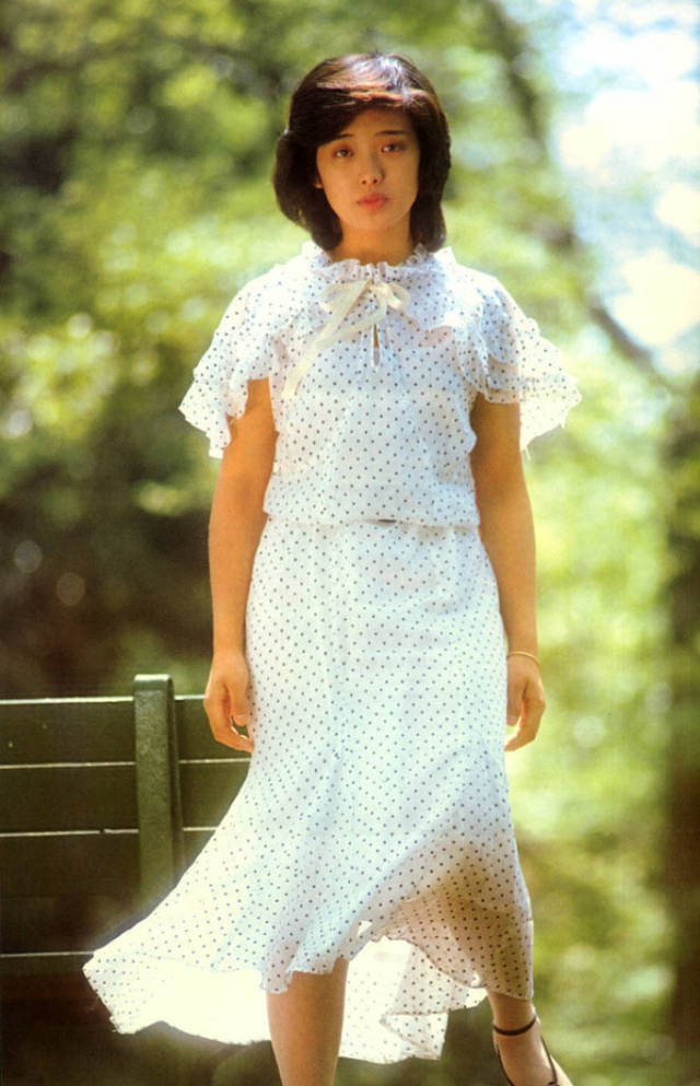 一代女神山口百惠年轻珍贵照张张清纯可爱漂亮迷人