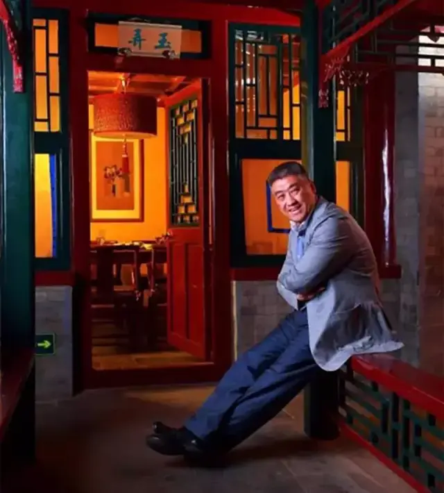 往后的十年里,李凯一口气从一家门店开到了二十多家门店,同时成立了