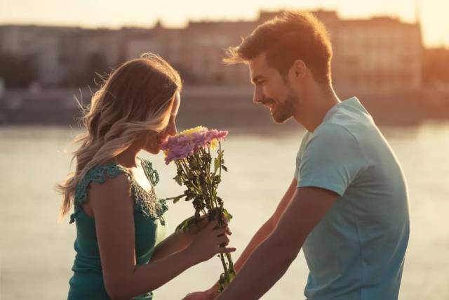 doesnt necessarily mean one person: 不一定是和唯一的人 young