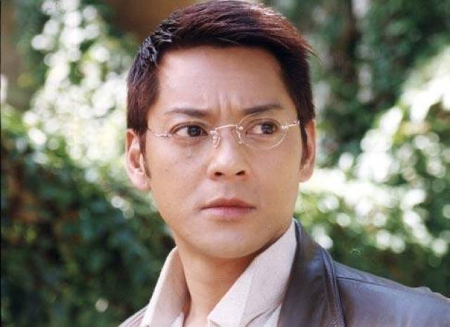 说起大眼睛双眼皮的莫少聪,曾经在香港娱乐圈也是大红大紫的一线明星.