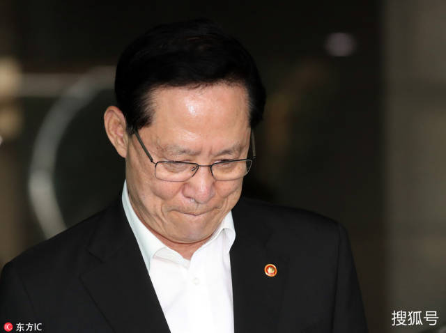 2017年6月11日,被提名为韩国国防部长官.