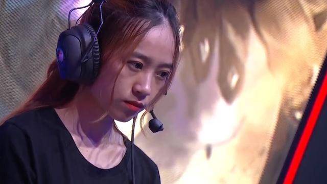 lpl胜利女神,妖风小姐姐引发网友热议:一天"执法"四场比赛?