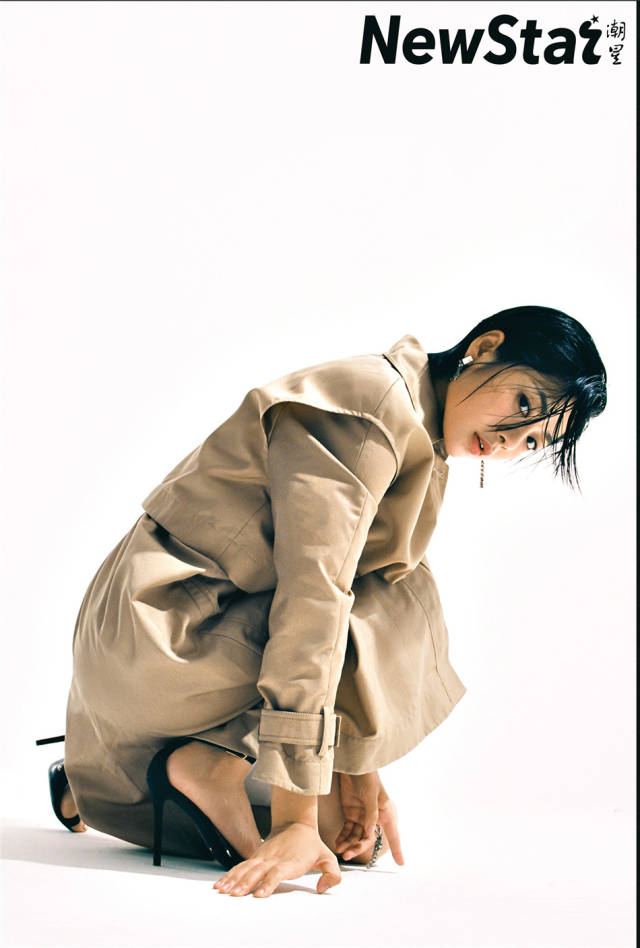 王真儿杂志大片曝光 冷艳有型气质撩人