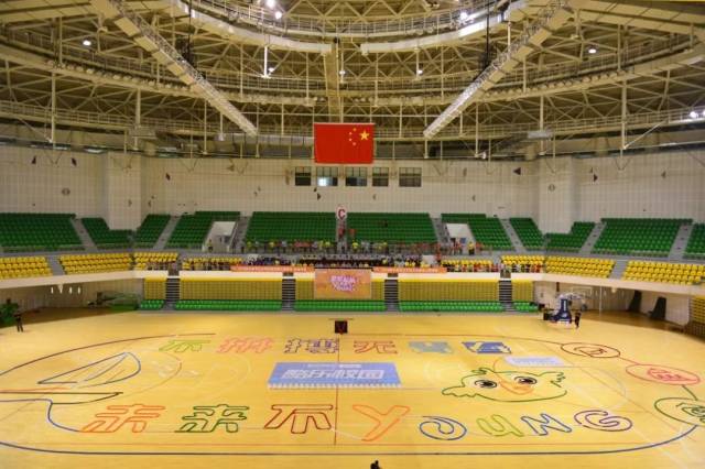 伴随着启动台前渠道运营管理部总经理张春亮先生,校园