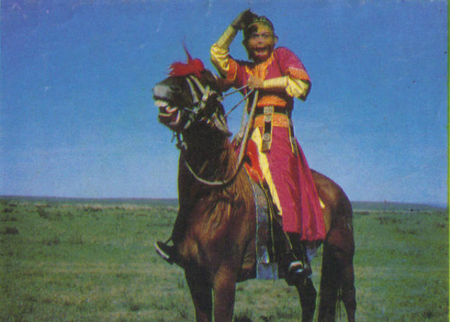 龄童曾随《西游记》剧组到内蒙古的锡林郭勒大草原拍摄了《官封弼马温