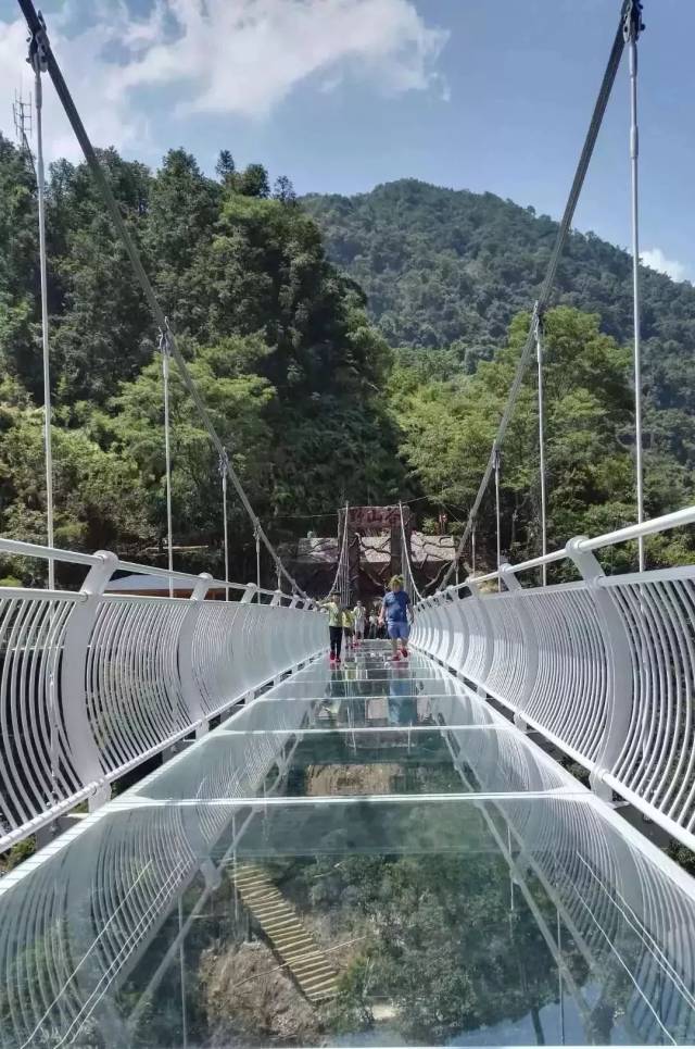 福建又一座玻璃栈道明天开放!玩的是心跳!高铁仅2小时!