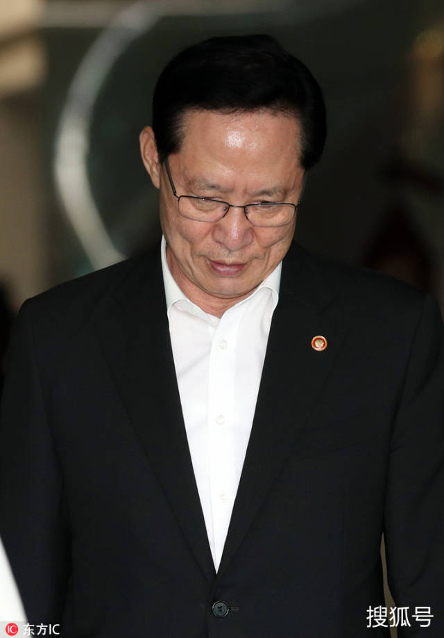 当地时间2018年8月2日,韩国首尔,韩国国防部长宋永武现身首尔龙山区