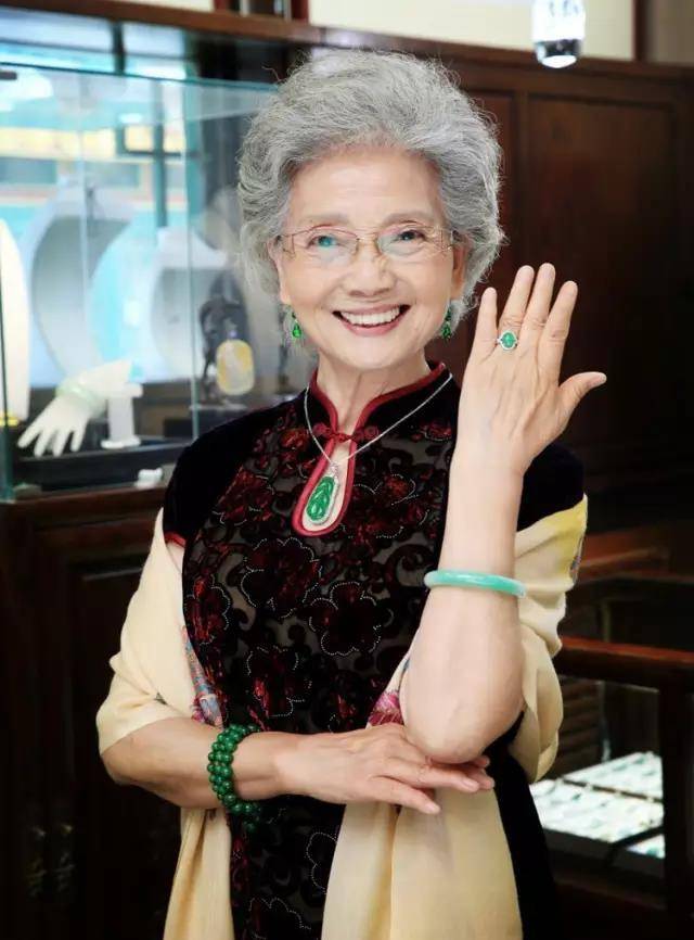 看65岁普通退休老太,如何修炼成今天88岁中国最美"神仙奶奶"_手机搜狐