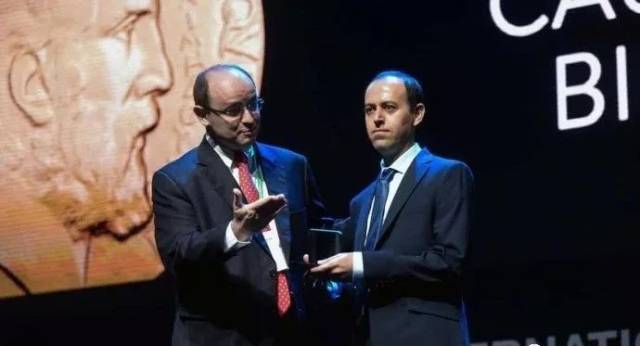 无价数学界最高奖2018菲尔兹奖一获奖人报奖杯遗失金钱还在