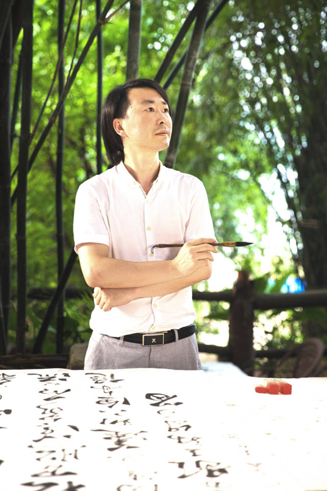 1978年6月出生于四川省乐山市,毕业于四川省师范大学.