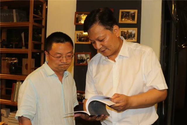 石榴集团董事长崔巍一行来我市考察交流 把意向落地生根 让合作结出