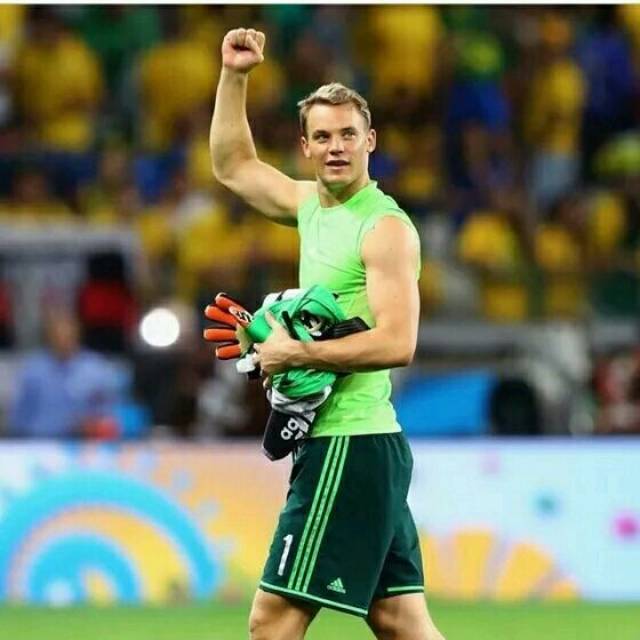 图片报:诺伊尔为德国队敲响警钟,尊重厄齐尔退出国家队的决定