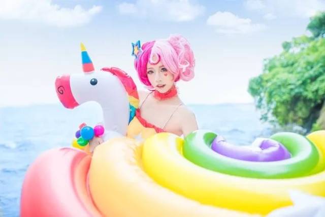 王者荣耀小乔缤纷独角兽cos 来和小乔一起玩水_手机搜狐网