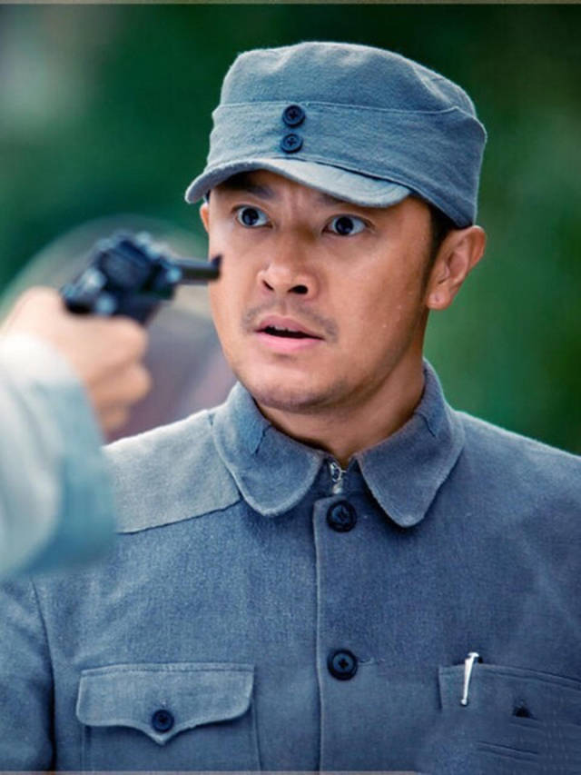 得帅气,表面上做事也是比较靠谱,再加上有一个实力派演员的父亲杜志国