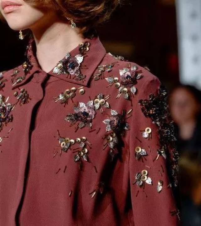 钉珠工艺能够运用在各类的款式中