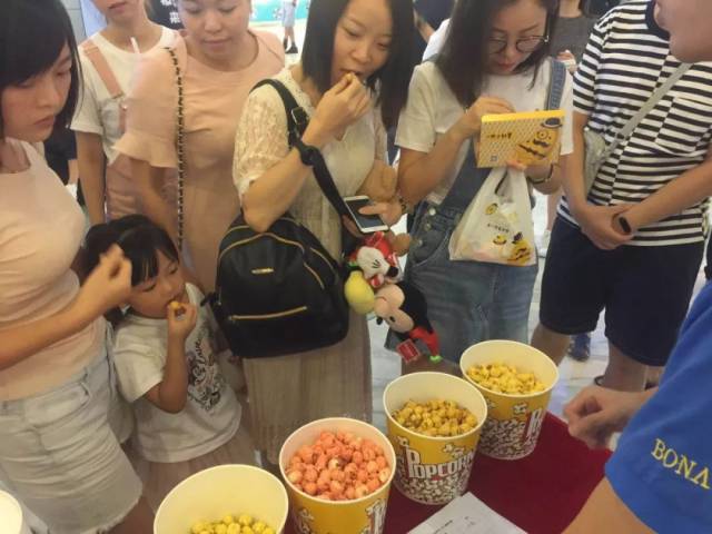 每个 周六日15:00-16:00 都会在影院大堂免费试吃 试吃猜对爆米花口味