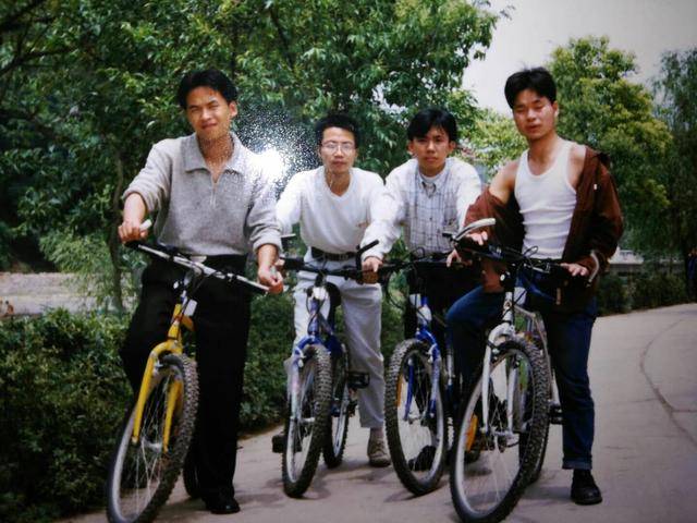 浪漫與熱血,1990年代大學生,最後的精英教育接受者!