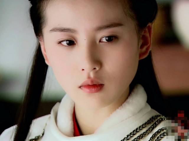 她的穆念慈在当时和大家见面后,被誉为最美的一版穆念慈.