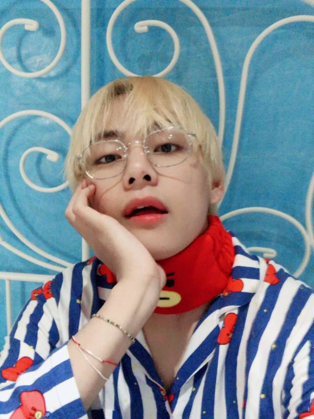 泰亨也穿着tata睡衣来报道 就两字"诱惑"!