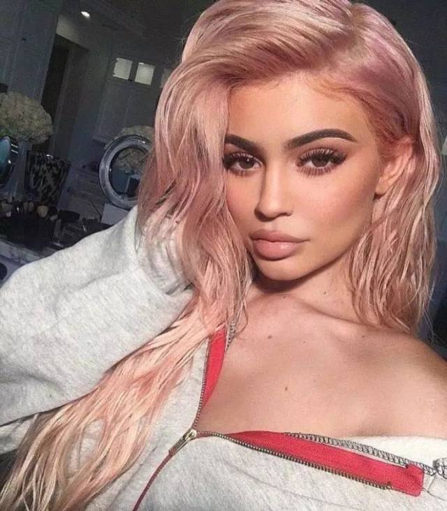 但是卡戴珊家族注定没有平凡的女人 kylie jenner跑去做了丰唇手术