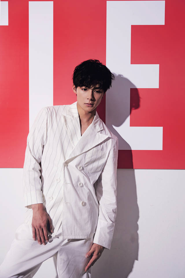 张铭恩杂志大片曝光 化身街头酷boy演绎swag潮范