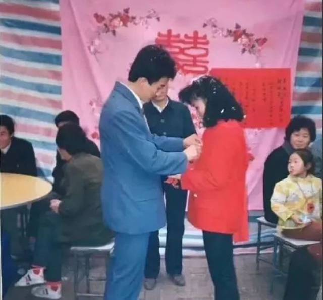 農村珍貴結婚視頻曝光!80年代的婚禮,原來是這樣的.