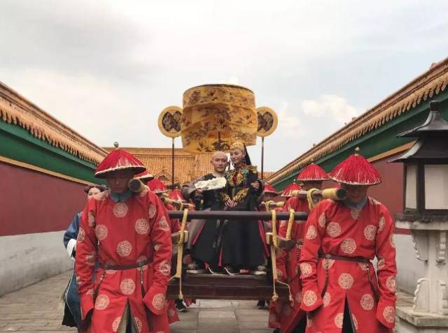 延禧攻略:顺妃为抵抗娴妃手段,与魏璎珞联手抢夺四阿哥抚养权