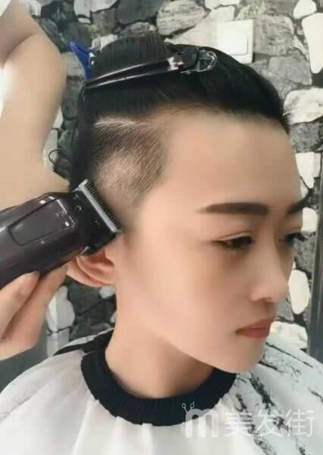 女孩子剪男生头的发型图片