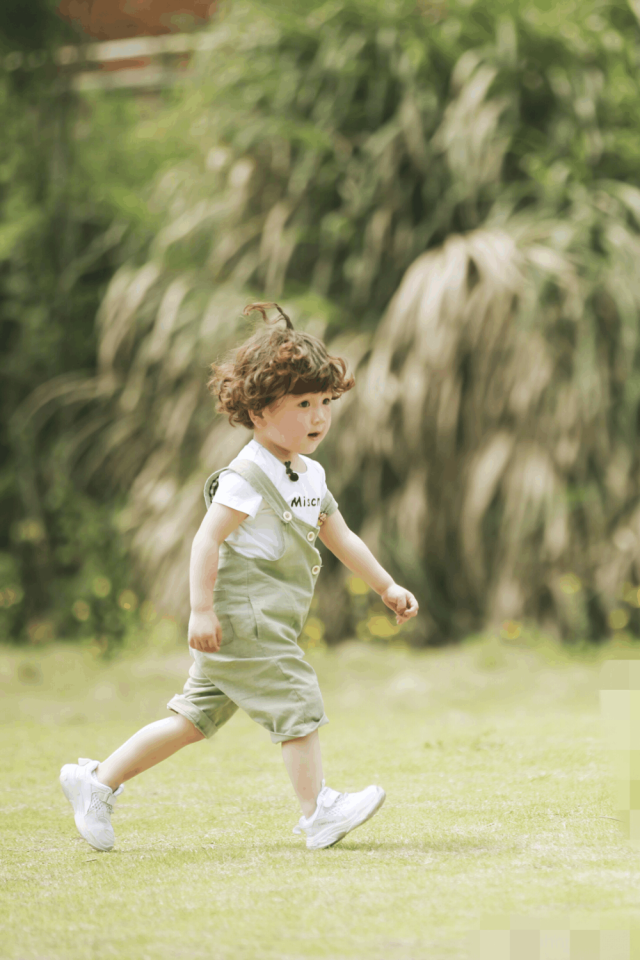 放开我北鼻戏精萌娃豪豪吃饭吃睡着网友仿佛看到上课的自己