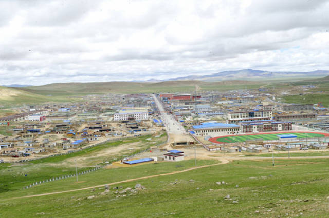 班戈县城.卢明文 摄