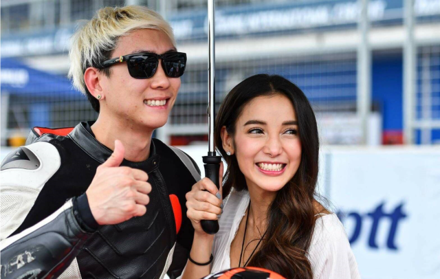 的作品,例如《离别的爱》,《奉命之爱》等等在泰国都获得了不错的口碑