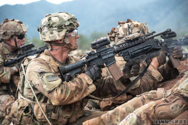 8月6日,美国陆军第25步兵师第2步兵旅战斗队一部正在进行"联合武器"