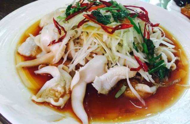 葱油鸟贝和樱桃肉也是这家的拿手菜 鸟贝鲜香适口 脆嫩适中