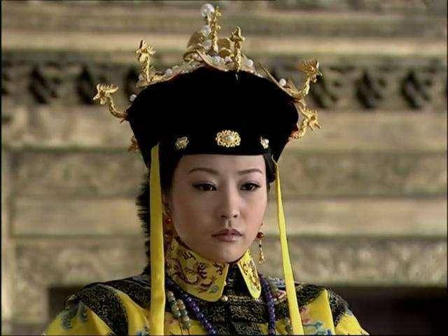 那便是都统,礼部侍郎佟图赖的女儿,也就是康熙帝的生母孝康皇后佟佳氏