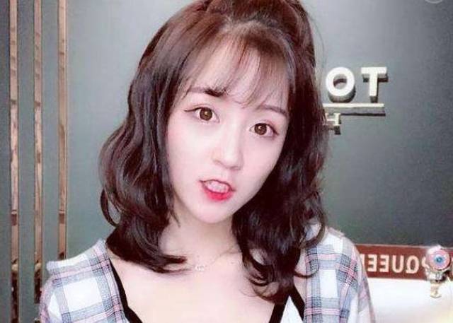 莉哥快手曾被封停?其中原因无言以对,商演上演