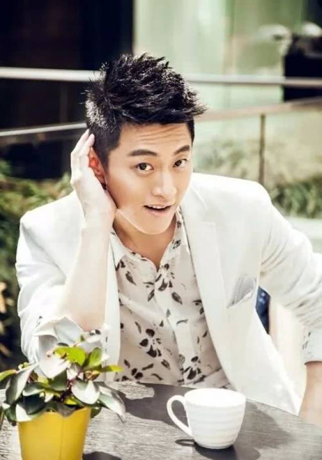 他拍戏追求真实,直接从3楼跳下吓坏导演,被女演员用刀扎流血!