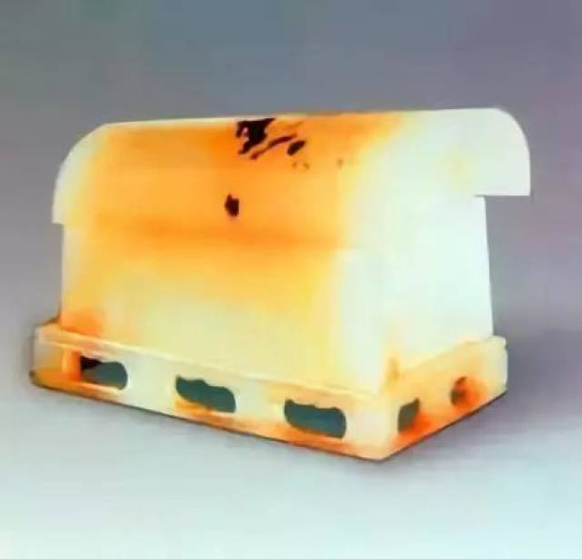 玉匣,多指葬具(棺材)之类,为吉物,通"升官发财".