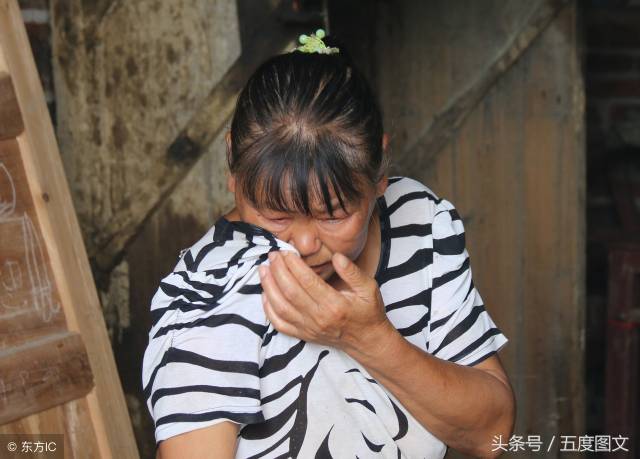 农村女人哭图片