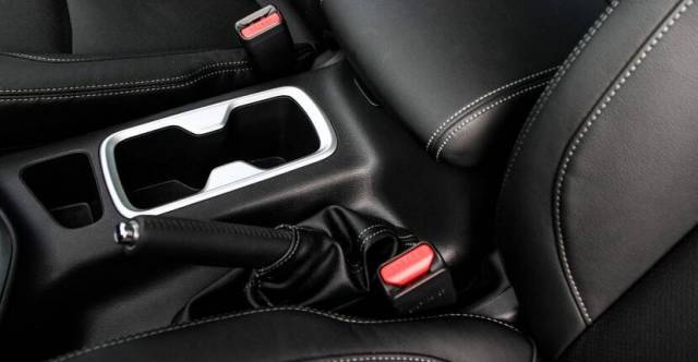 电子手刹将一统江湖? 机械手刹表示不服