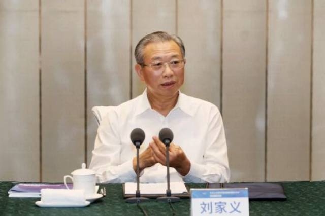 6日下午,山东省委书记刘家义主持召开专家恳谈会,省委副书记,省长龚正