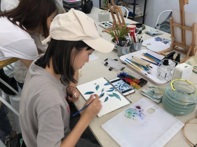 四川南充:喜欢画画的人很多,一个能够练习的画室很重要!