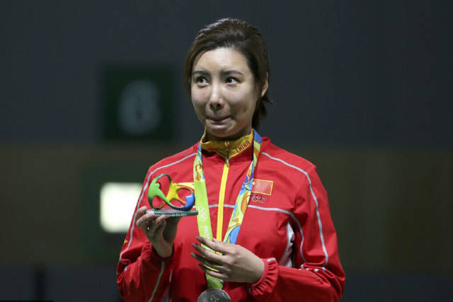 领奖台上的杜丽