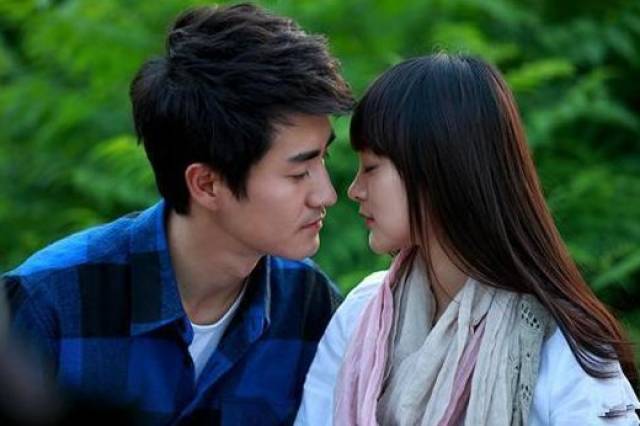 后来,有人传她和剧组的工作人员也不和,最后连电视剧的发布会都没去!