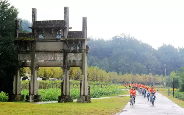 美味早餐後,開始徽州綠道騎行之旅(全程約22公里),山地自行車(費用不