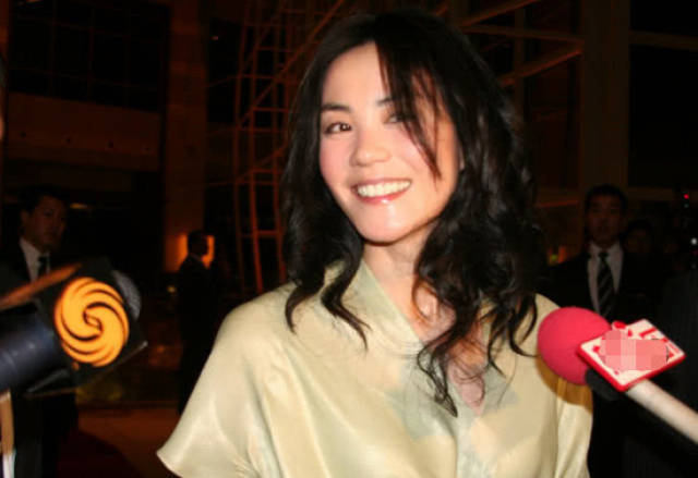 王菲直言张柏芝是个好妈妈,张柏芝用三个字回